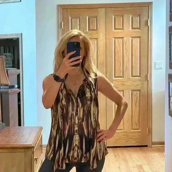 Classique Entier Sleeveless Multicolor/Watercolor 100% Silk Top in a size small. - Picture 10 of 14